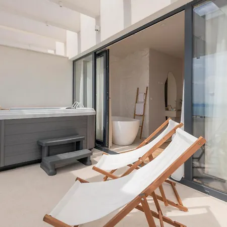 Hébergement de vacances In With Heated Swimming Pool
