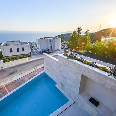 Hébergement de vacances In With Heated Swimming Pool *