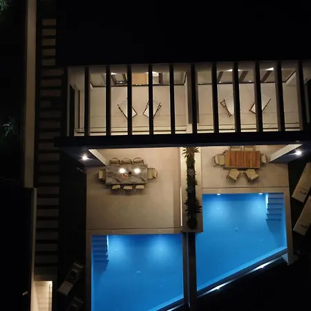 In With Heated Swimming Pool Hébergement de vacances Makarska