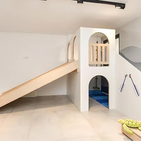 In With Heated Swimming Pool Makarska
